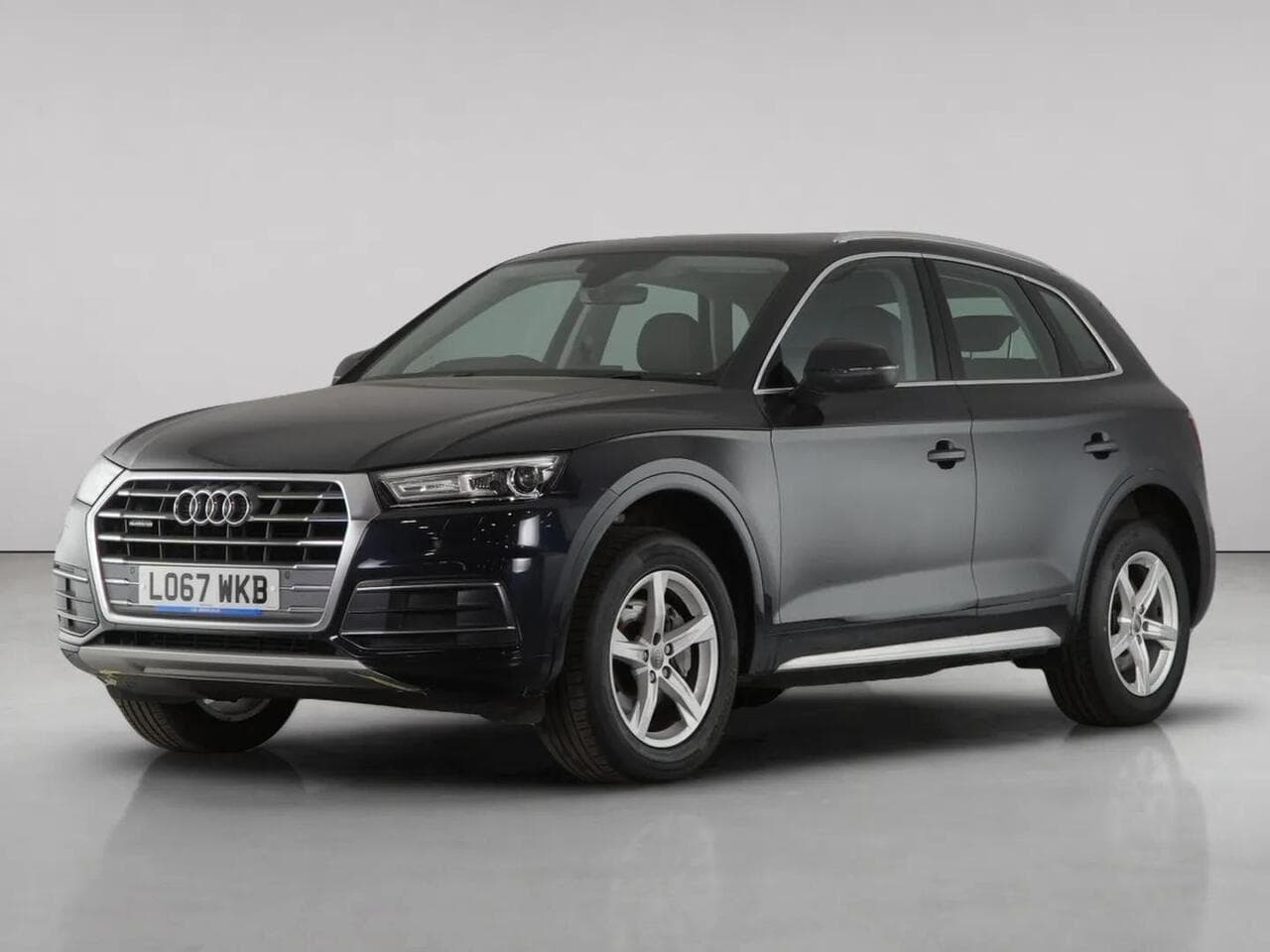 Audi Q5 thumbnail Front Left