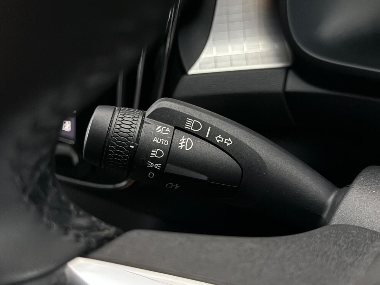 Volvo XC40 thumbnail Misc Controls