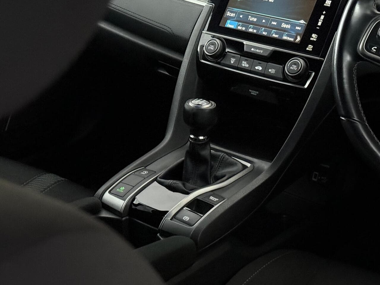 Honda Civic thumbnail Interior Front