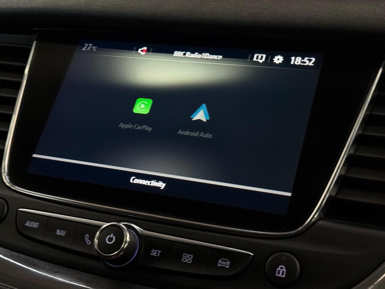 Vauxhall Grandland X thumbnail Infotainment System