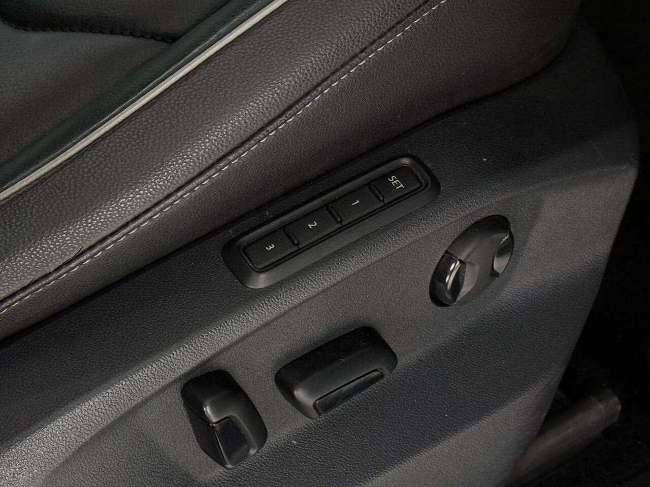 Volkswagen Tiguan thumbnail Misc Controls