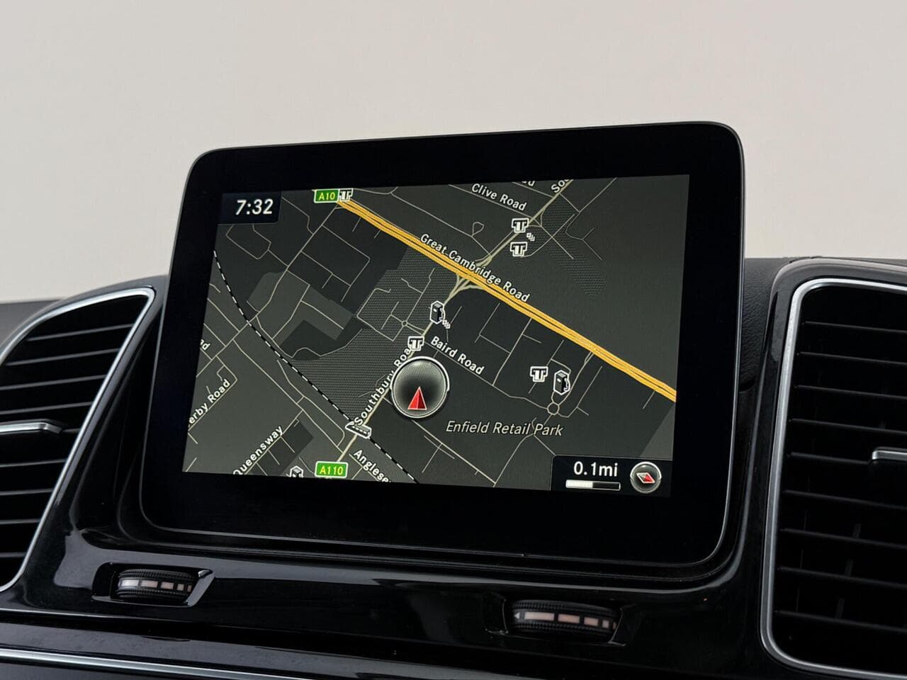 Mercedes-Benz GLE thumbnail Infotainment System