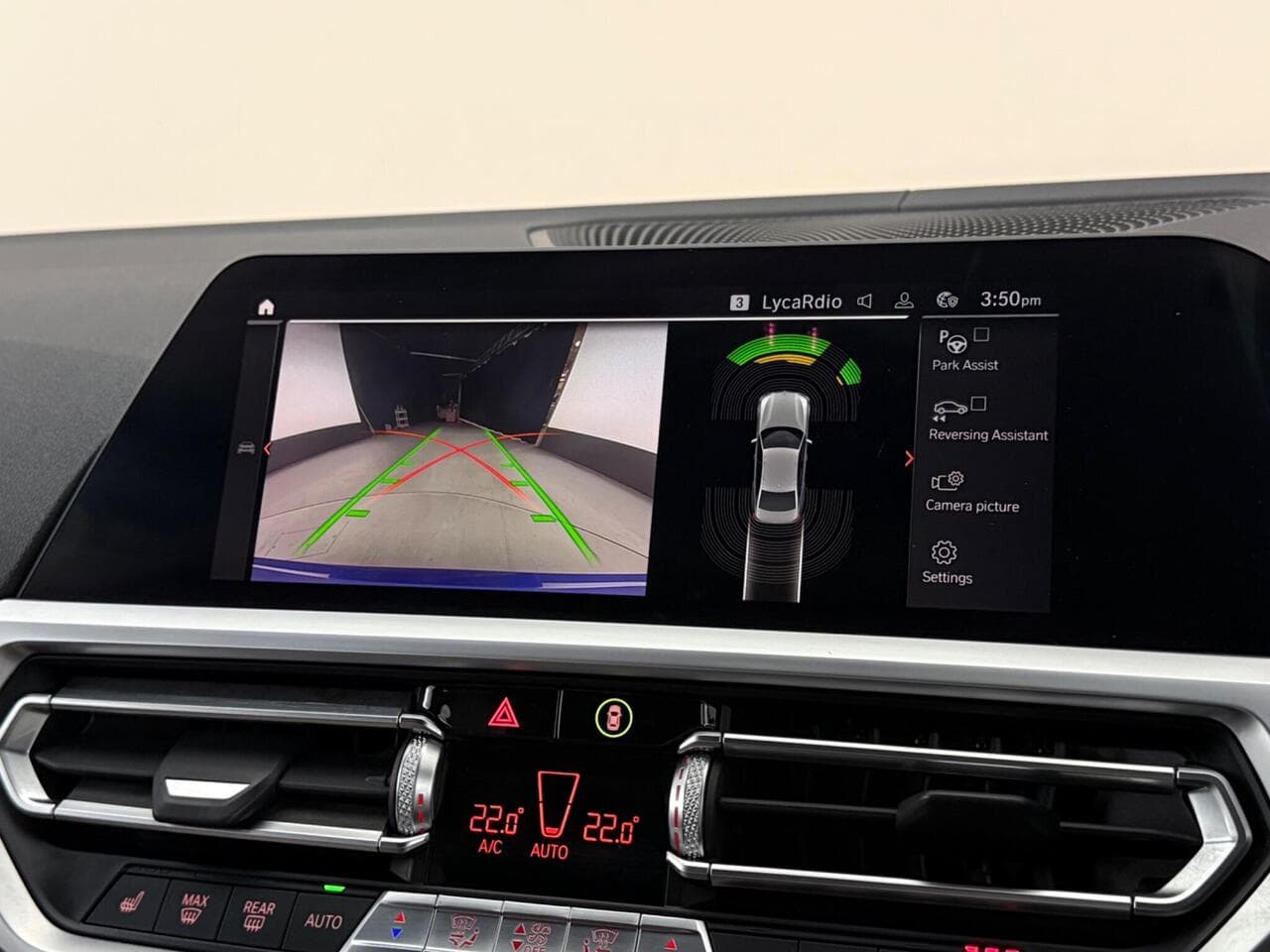 BMW 3 Series thumbnail Infotainment System