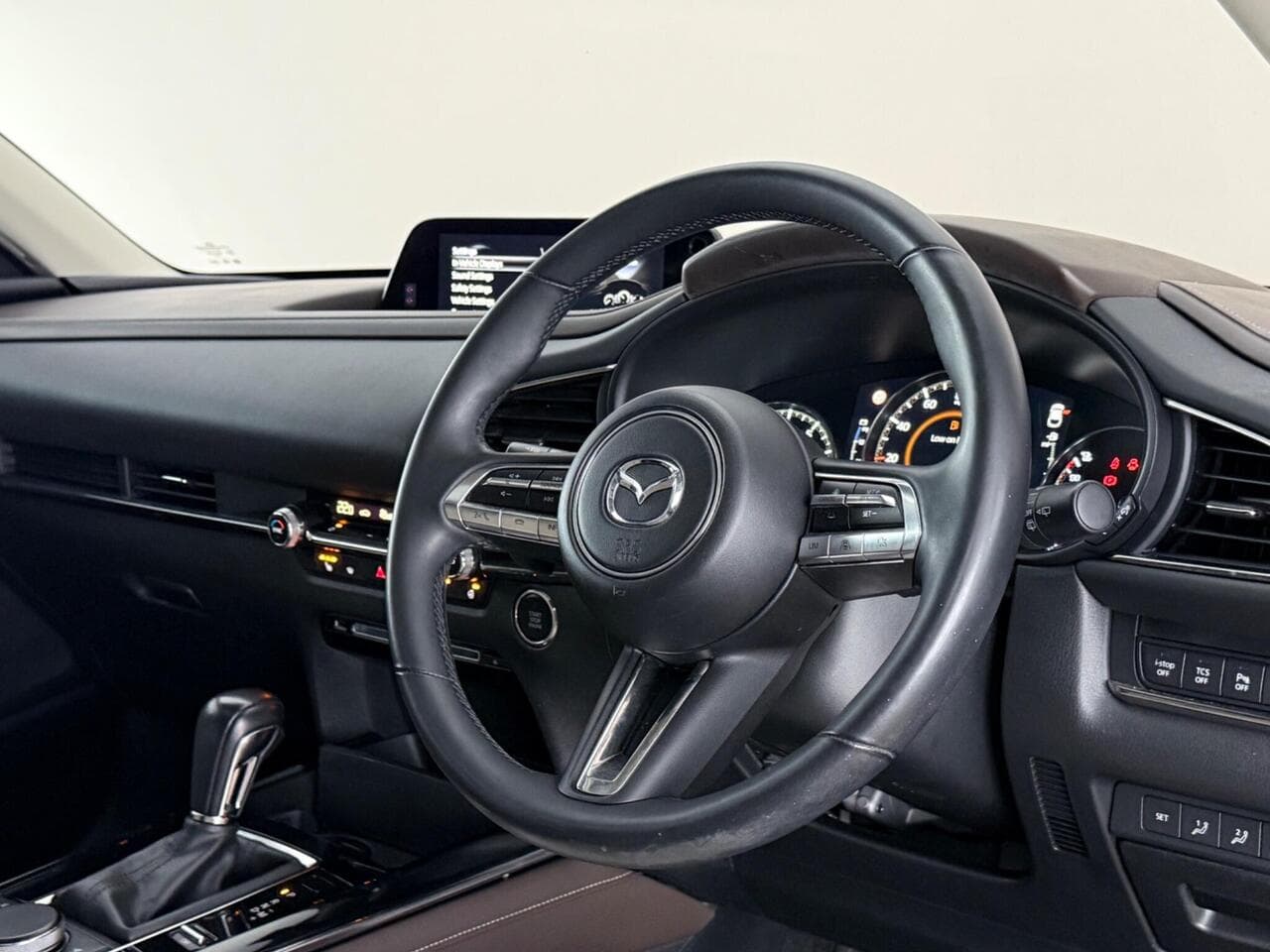 Mazda CX-30 thumbnail Steering Wheel