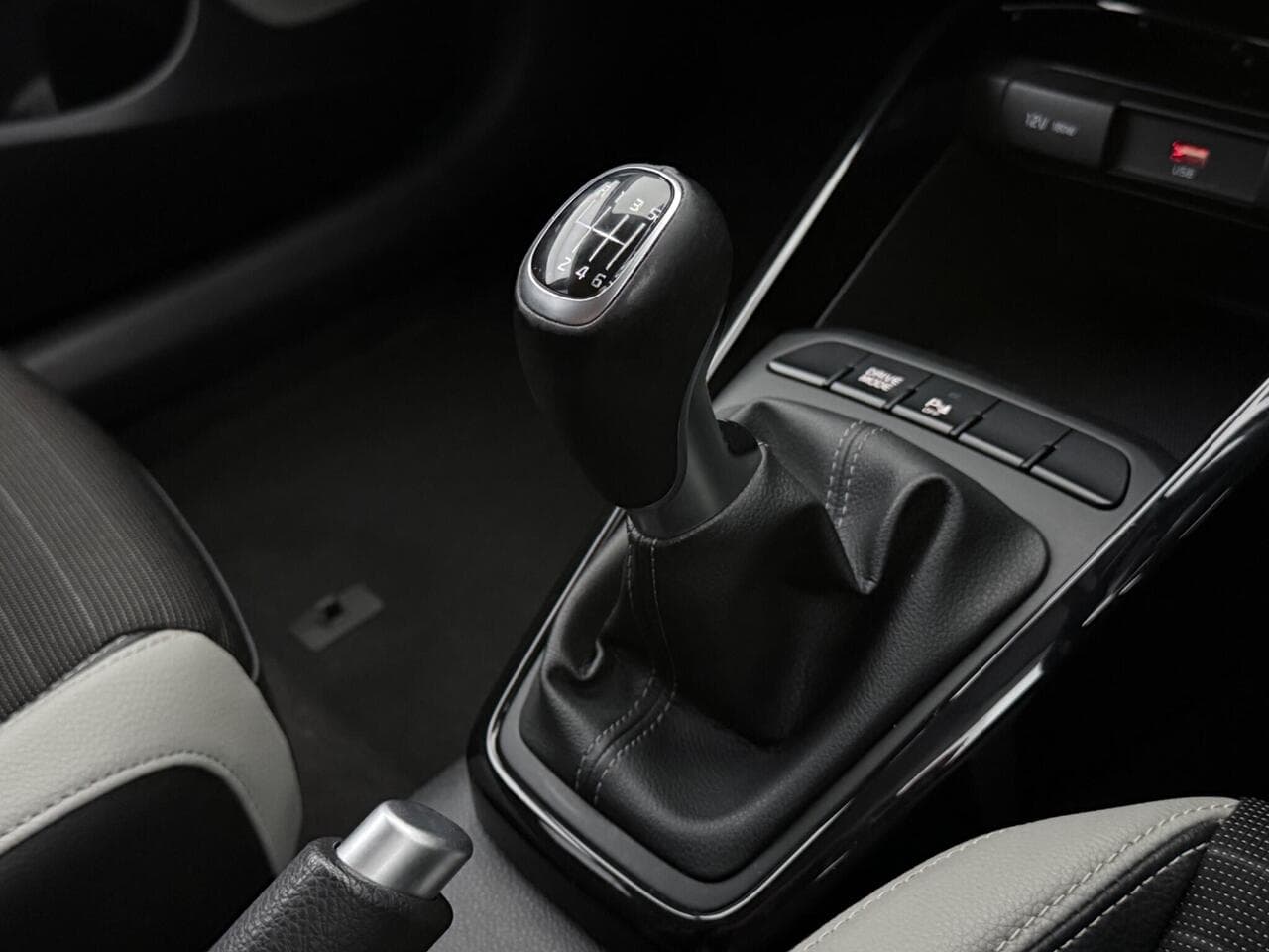 Kia Stonic thumbnail Interior Front