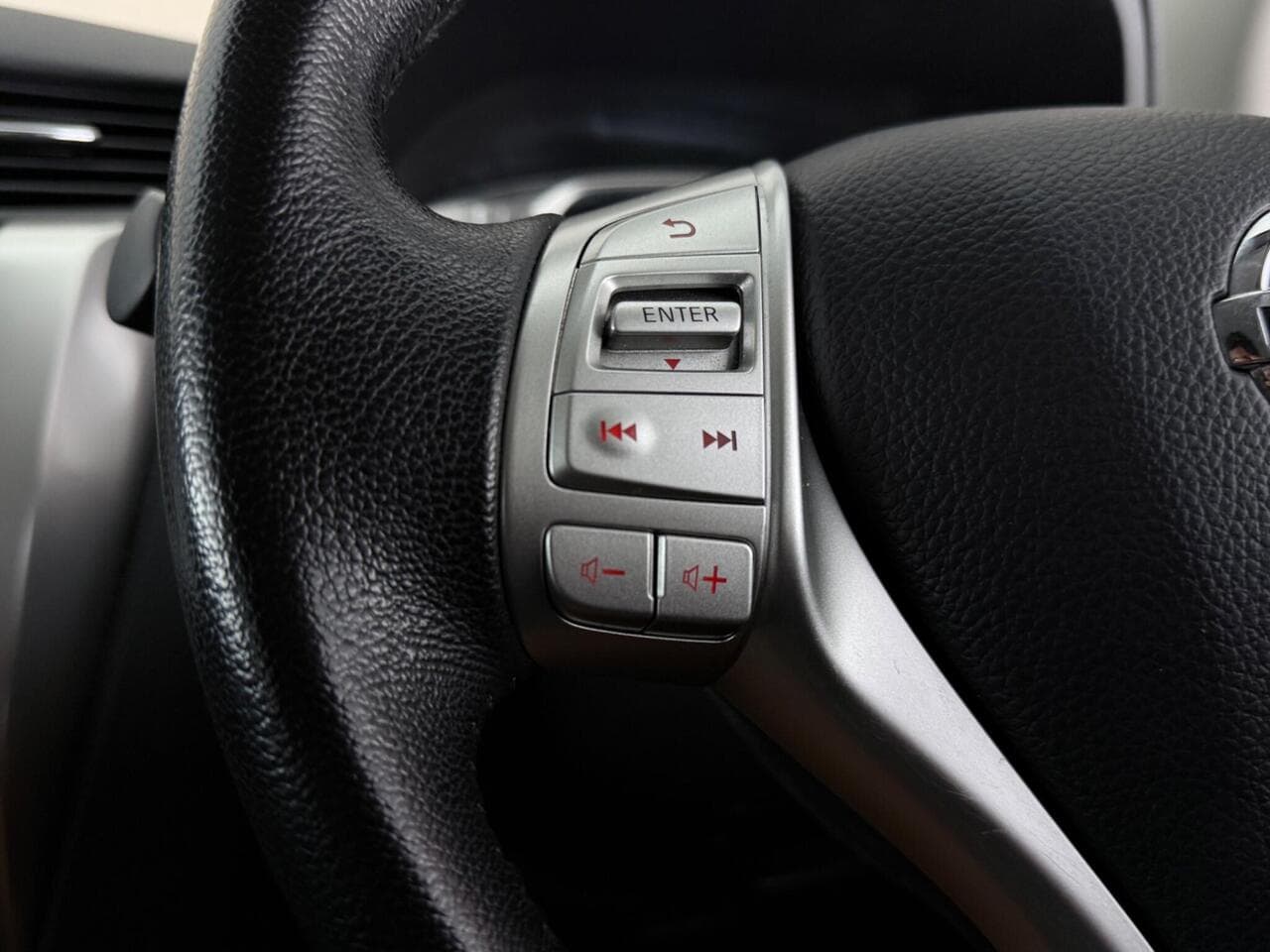 Nissan Navara thumbnail Misc Controls