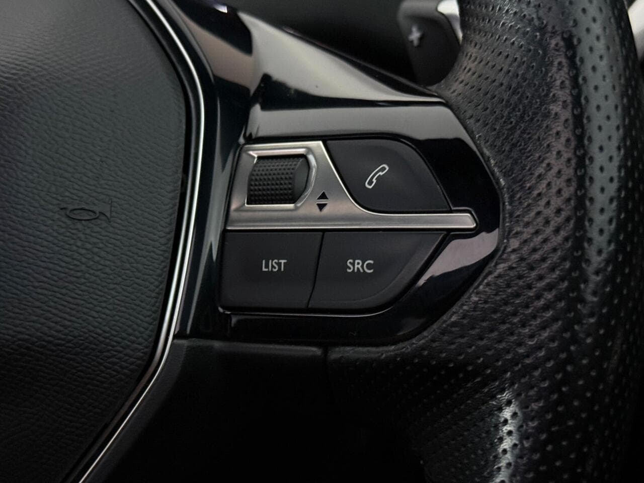 Peugeot 5008 thumbnail Misc Controls