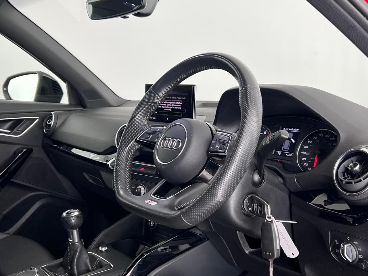Audi Q2 thumbnail Interior Front