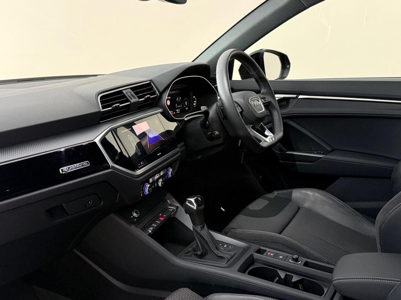 Audi Q3 thumbnail Interior Front