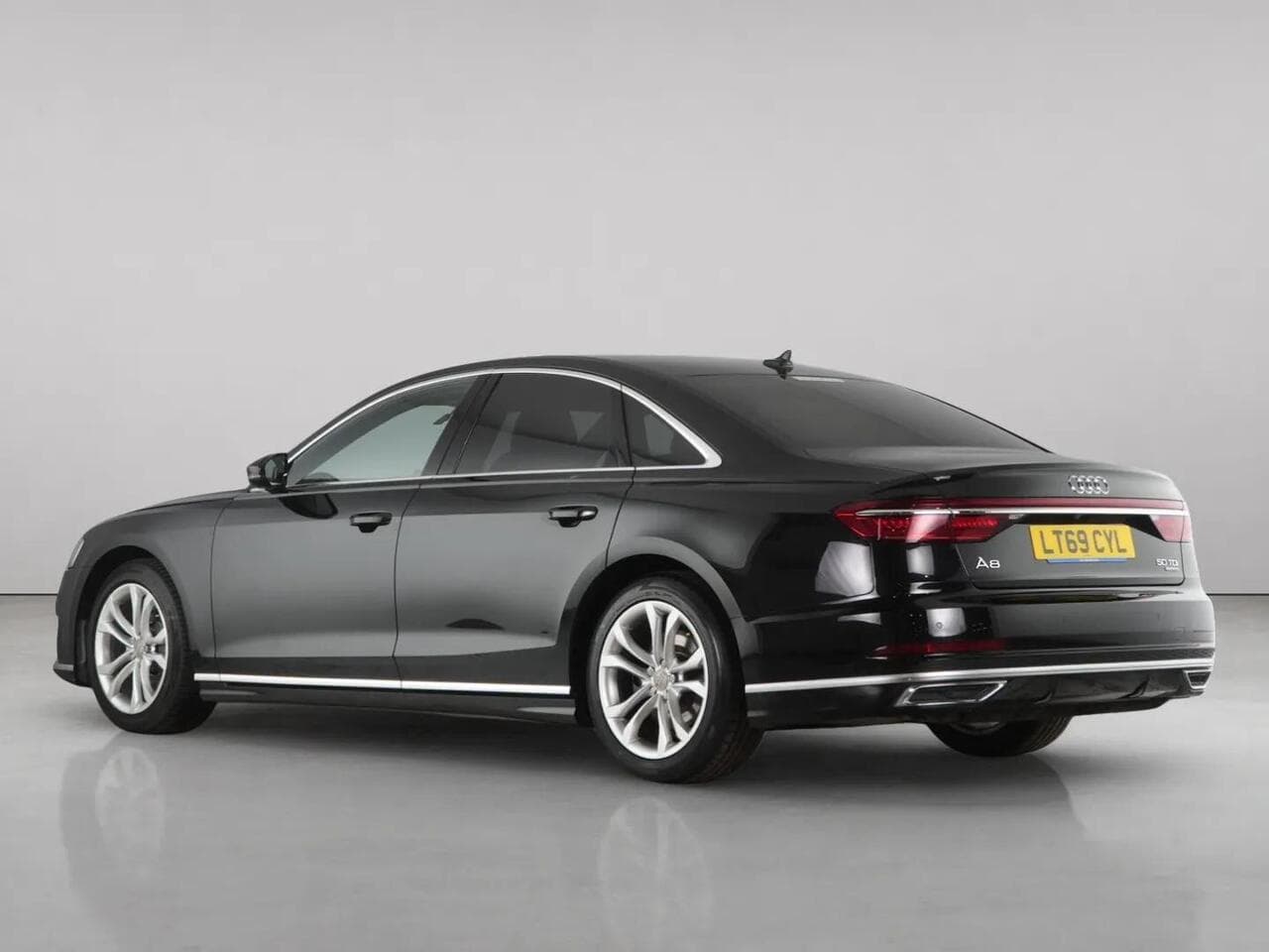 Audi A8 thumbnail Rear Left