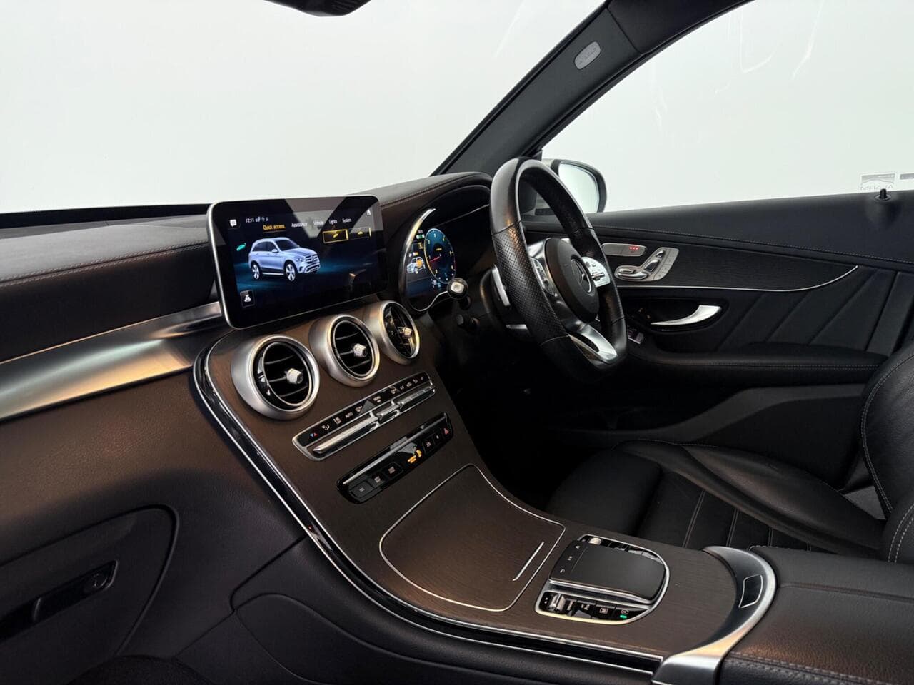 Mercedes-Benz GLC thumbnail Interior Front