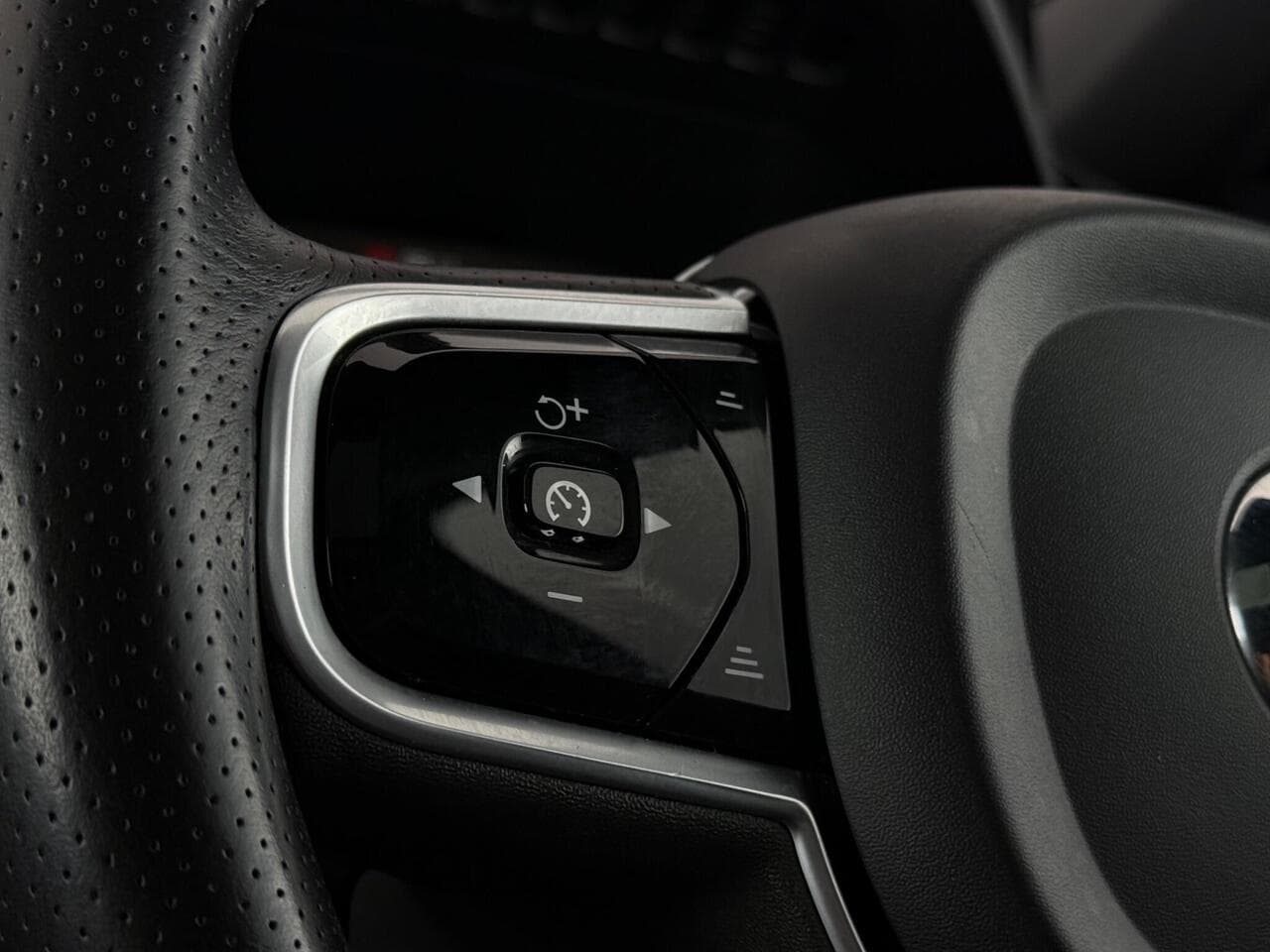 Volvo XC90 thumbnail Misc Controls