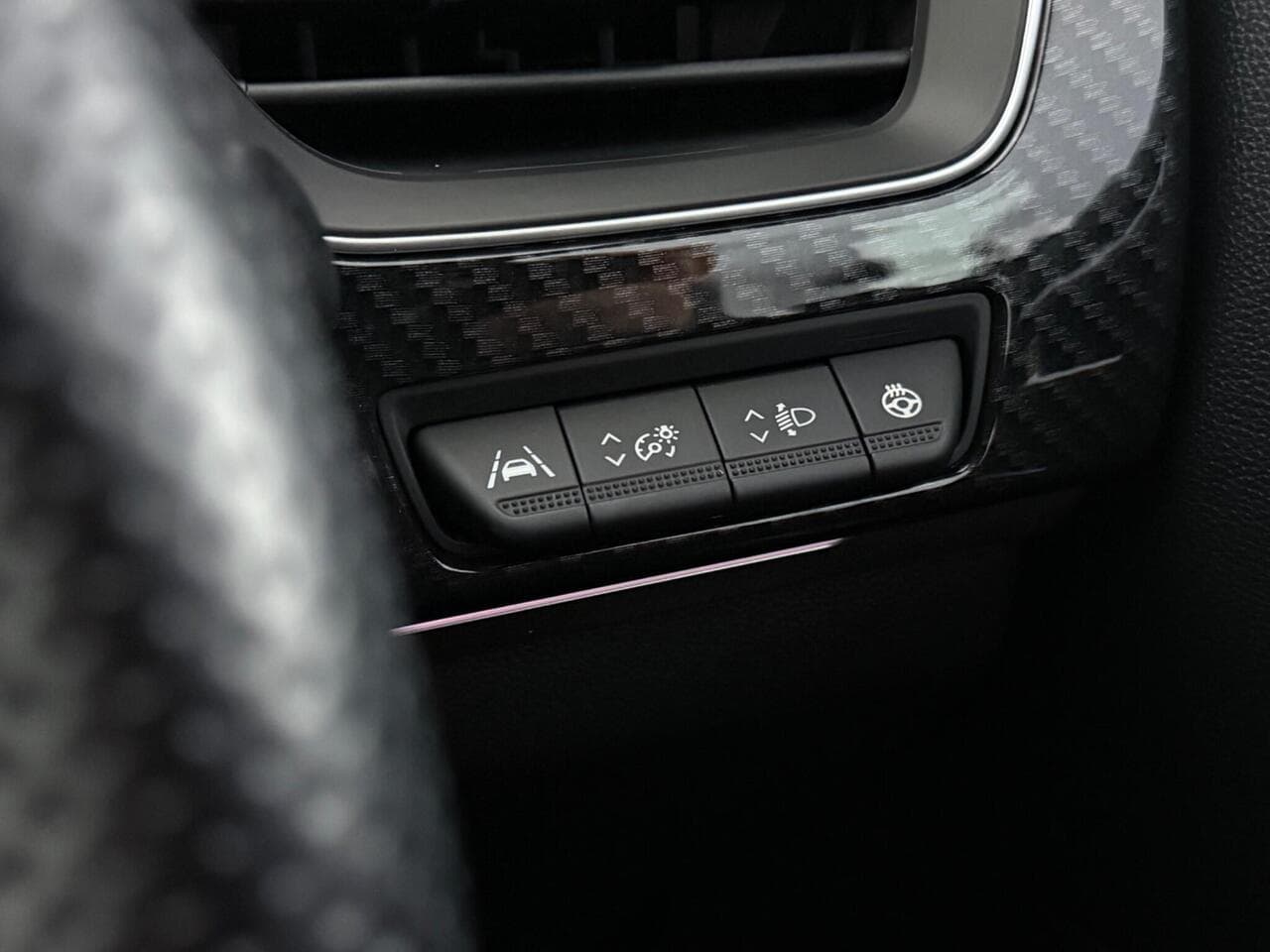 Renault Arkana thumbnail Misc Controls
