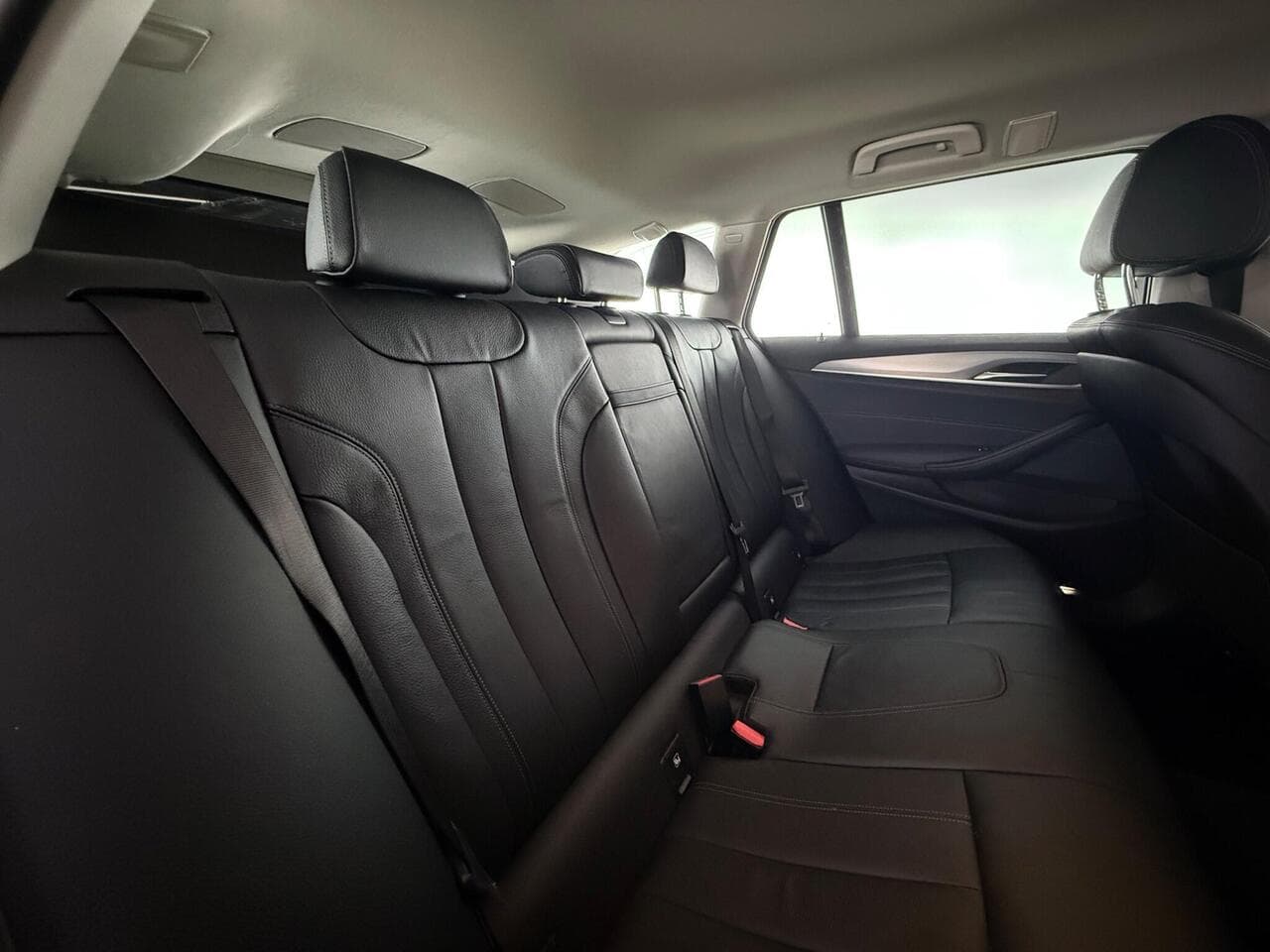 BMW 5 Series thumbnail Seats Rear