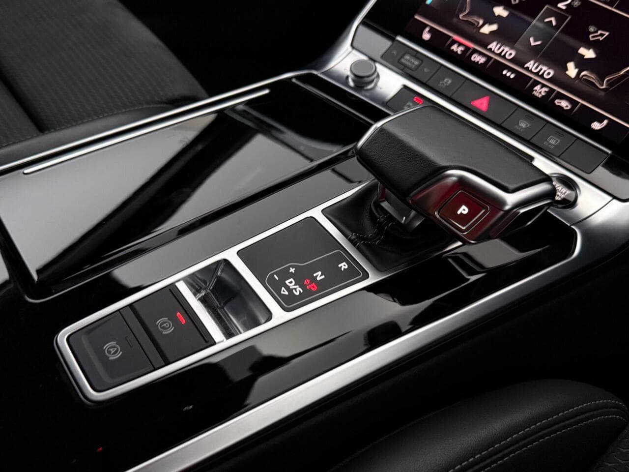Audi A6 Avant thumbnail Interior Front
