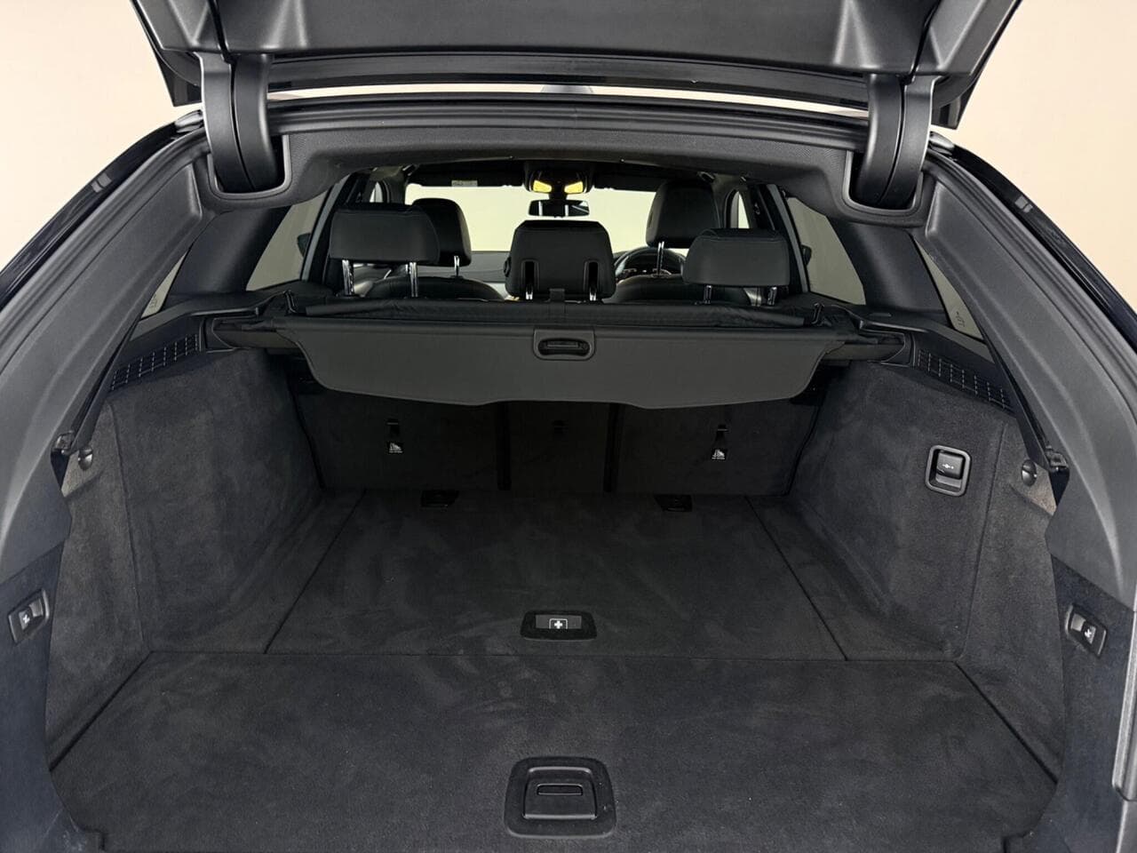 BMW 5 Series thumbnail Boot