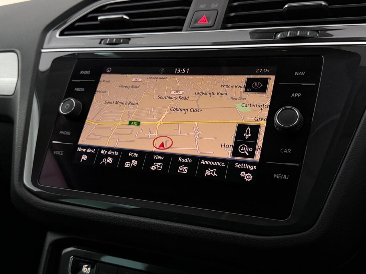 Volkswagen Tiguan thumbnail Infotainment System