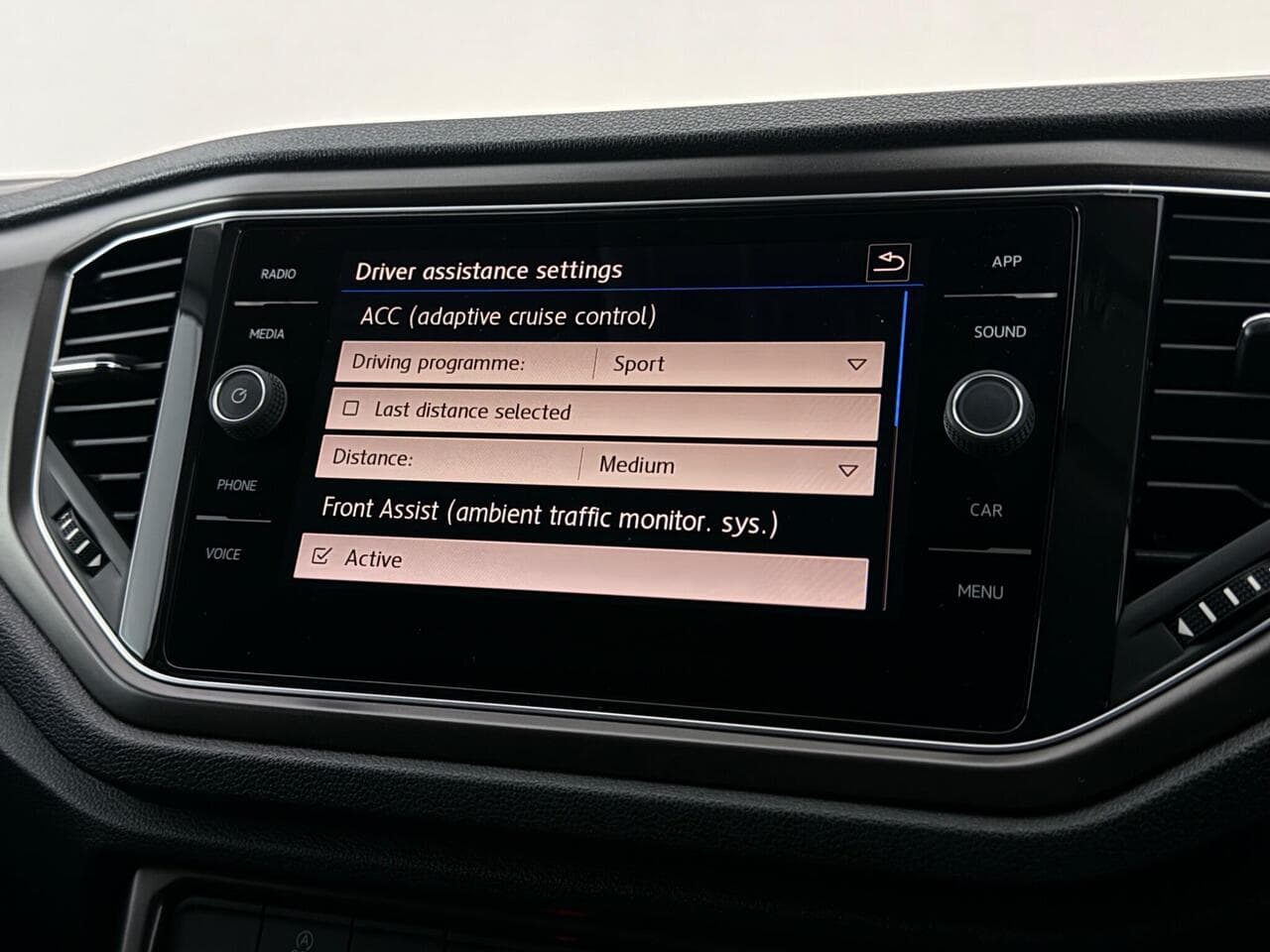 Volkswagen T-Roc thumbnail Infotainment System