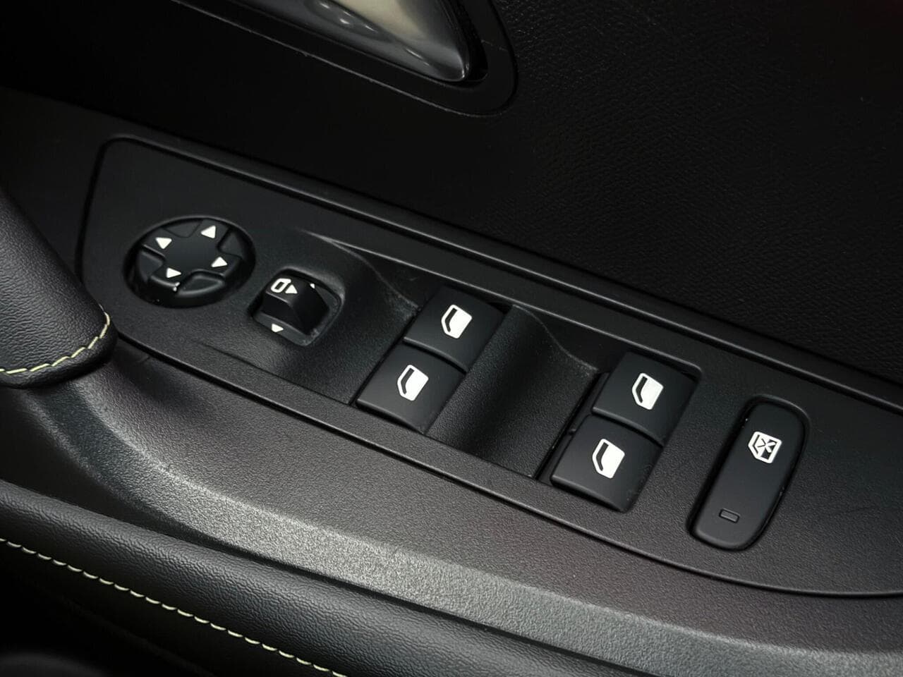 Peugeot 2008 thumbnail Misc Controls