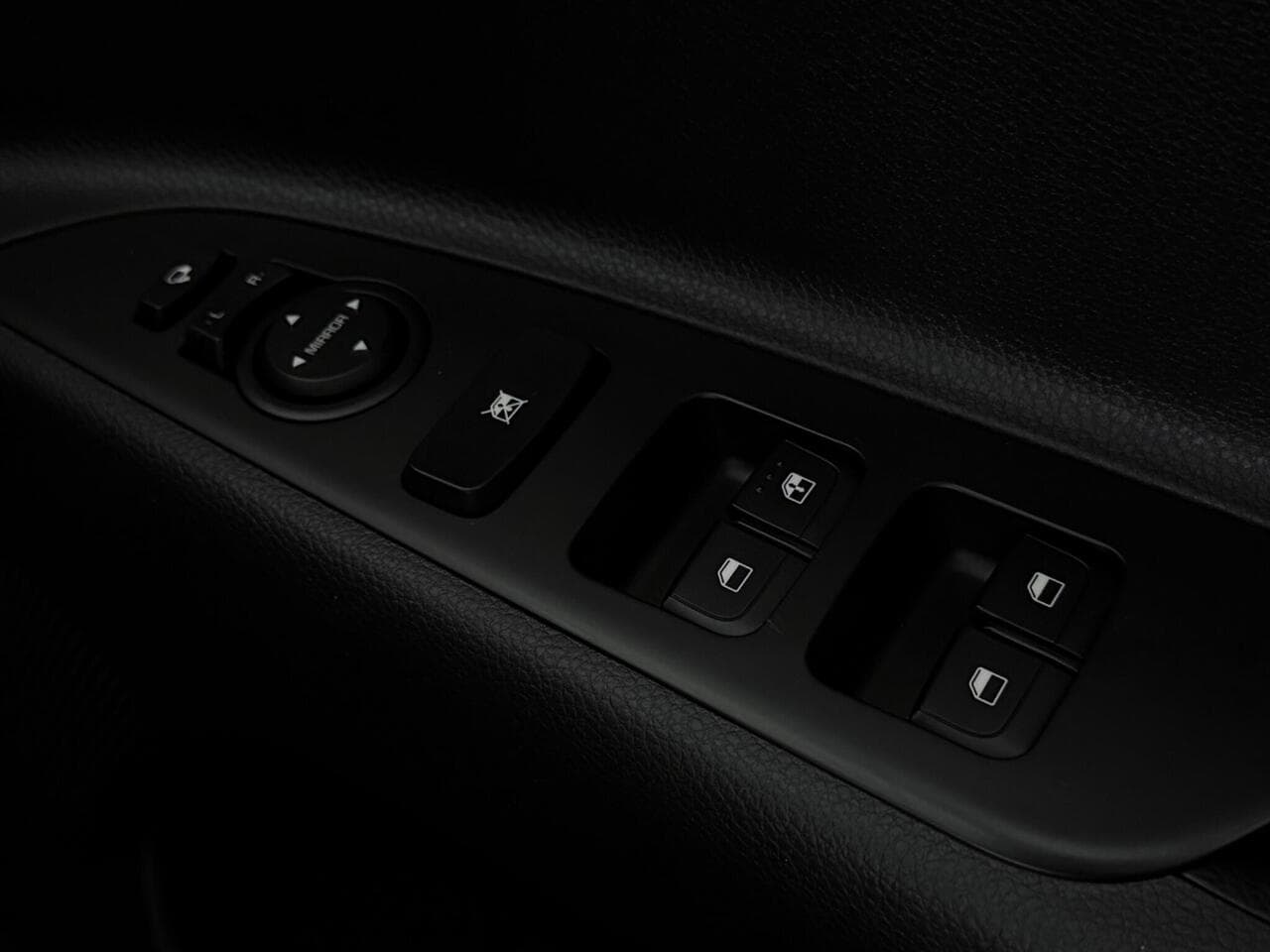 Kia Rio thumbnail Misc Controls