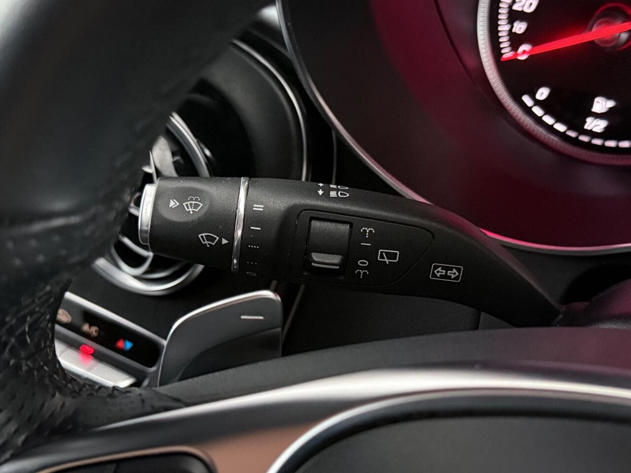 Mercedes-Benz GLC thumbnail Misc Controls