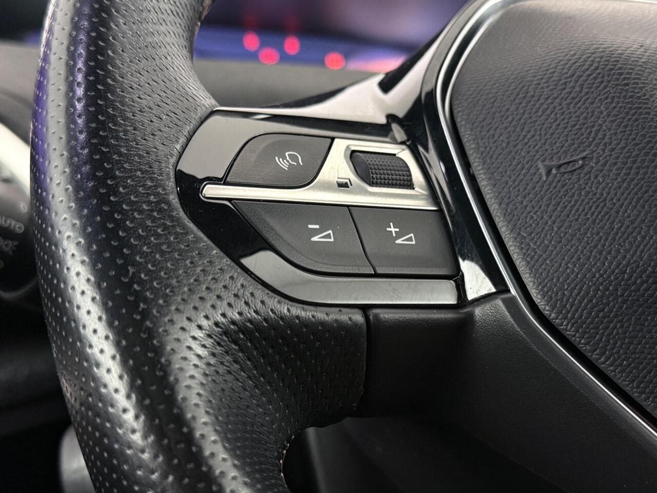 Peugeot 5008 thumbnail Misc Controls