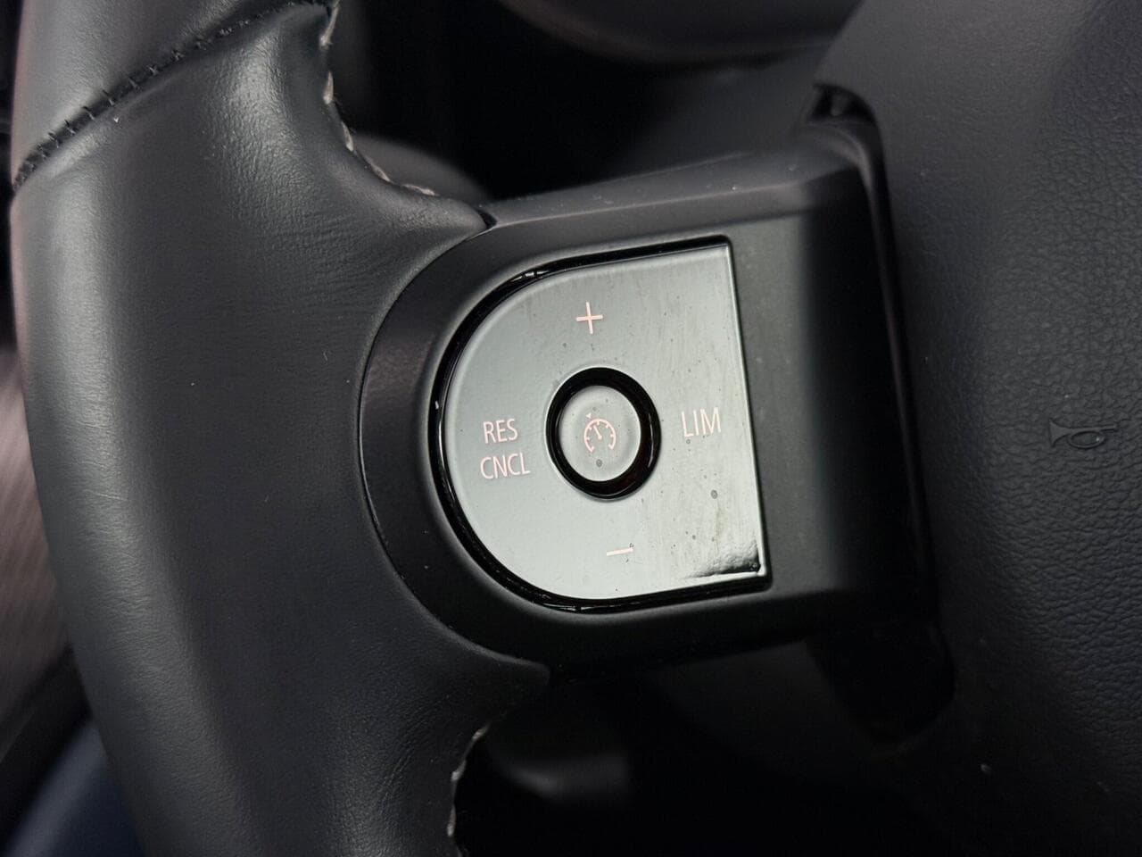 MINI Countryman thumbnail Misc Controls