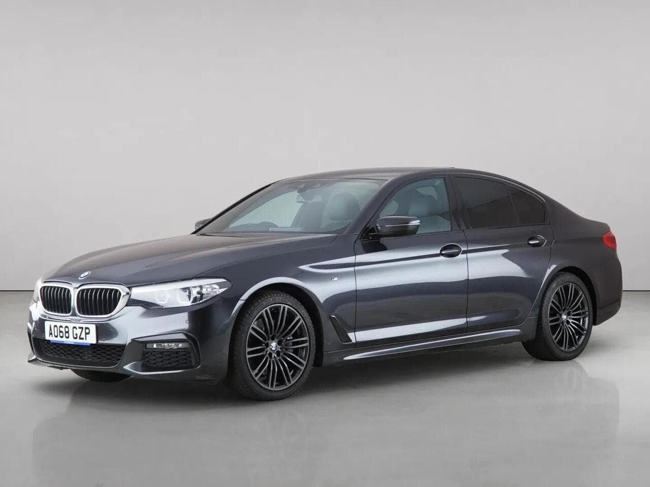 BMW 5 Series thumbnail Front Left