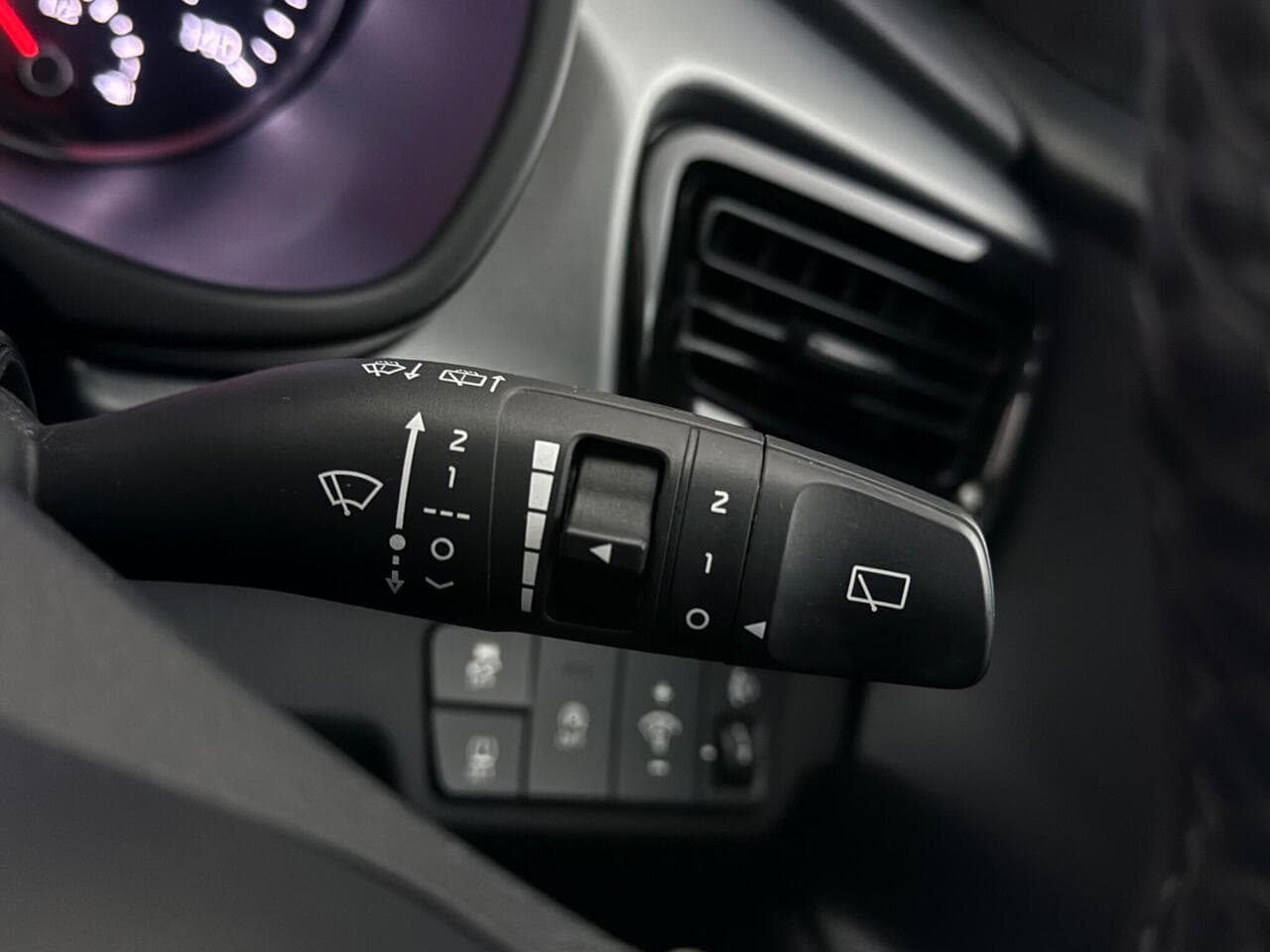 Kia Rio thumbnail Misc Controls