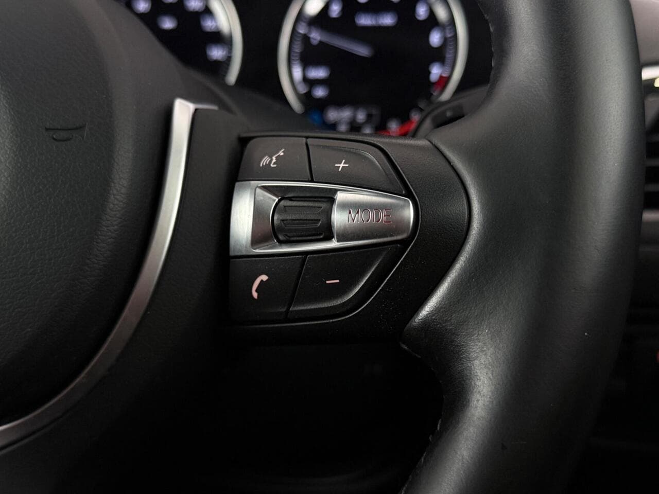 BMW 2 Series thumbnail Misc Controls