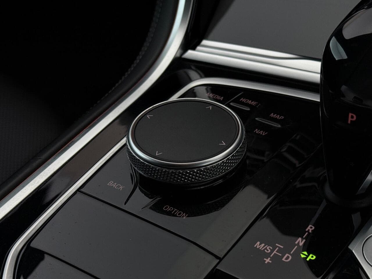 BMW 8 Series Gran Coupe thumbnail Misc Controls