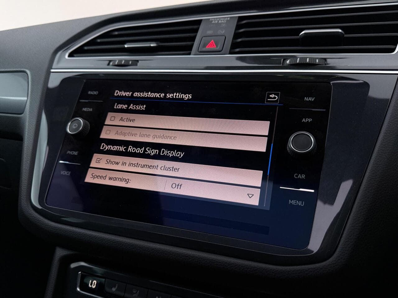 Volkswagen Tiguan thumbnail Infotainment System