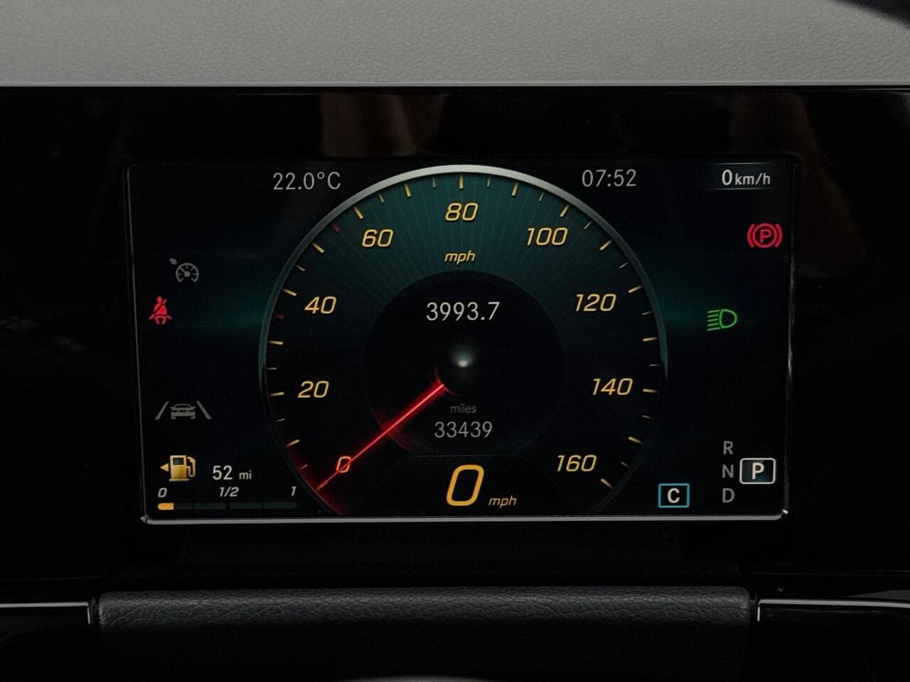 Mercedes-Benz GLA thumbnail Driver Instruments