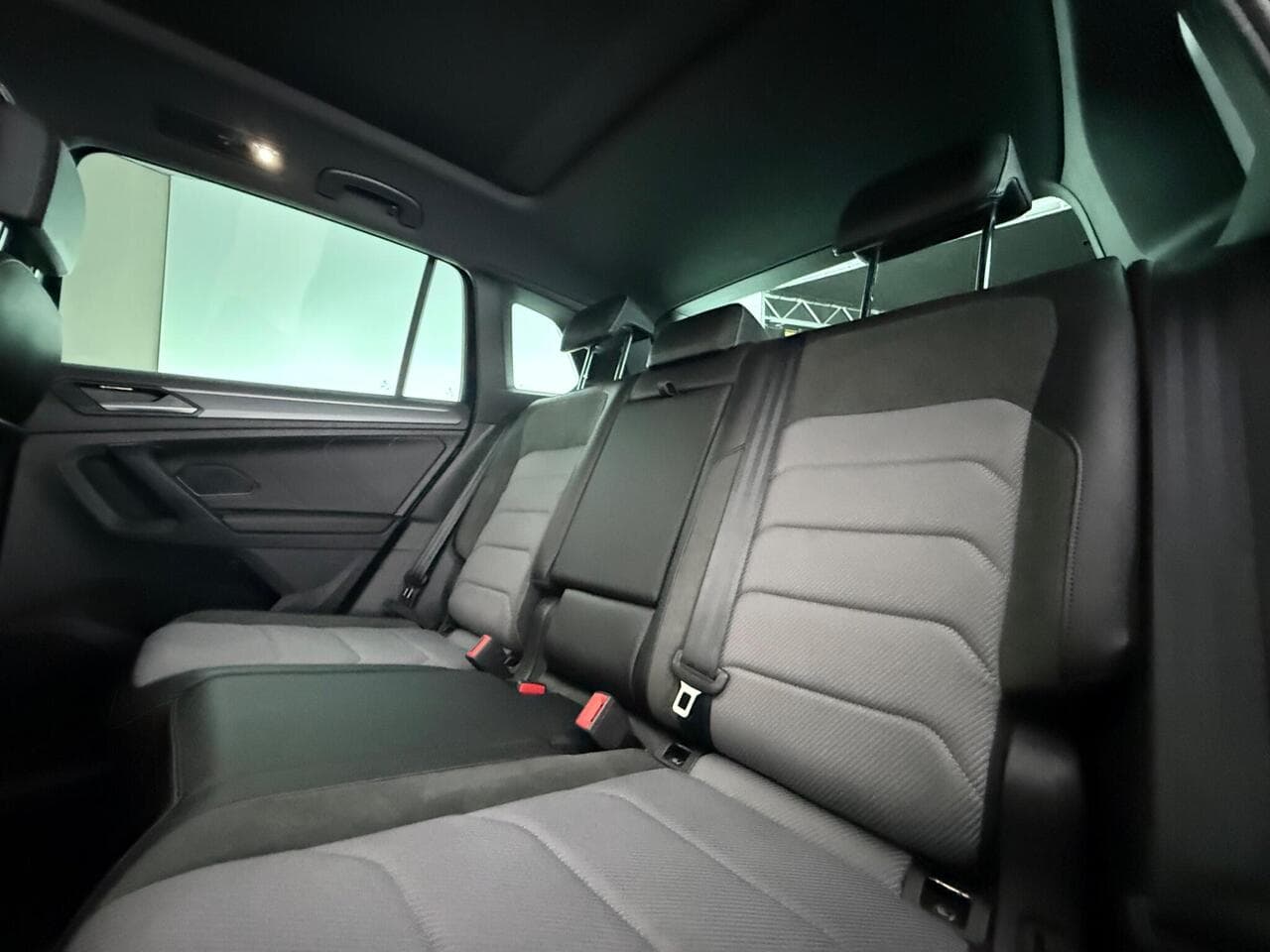 Volkswagen Tiguan thumbnail Seats Rear