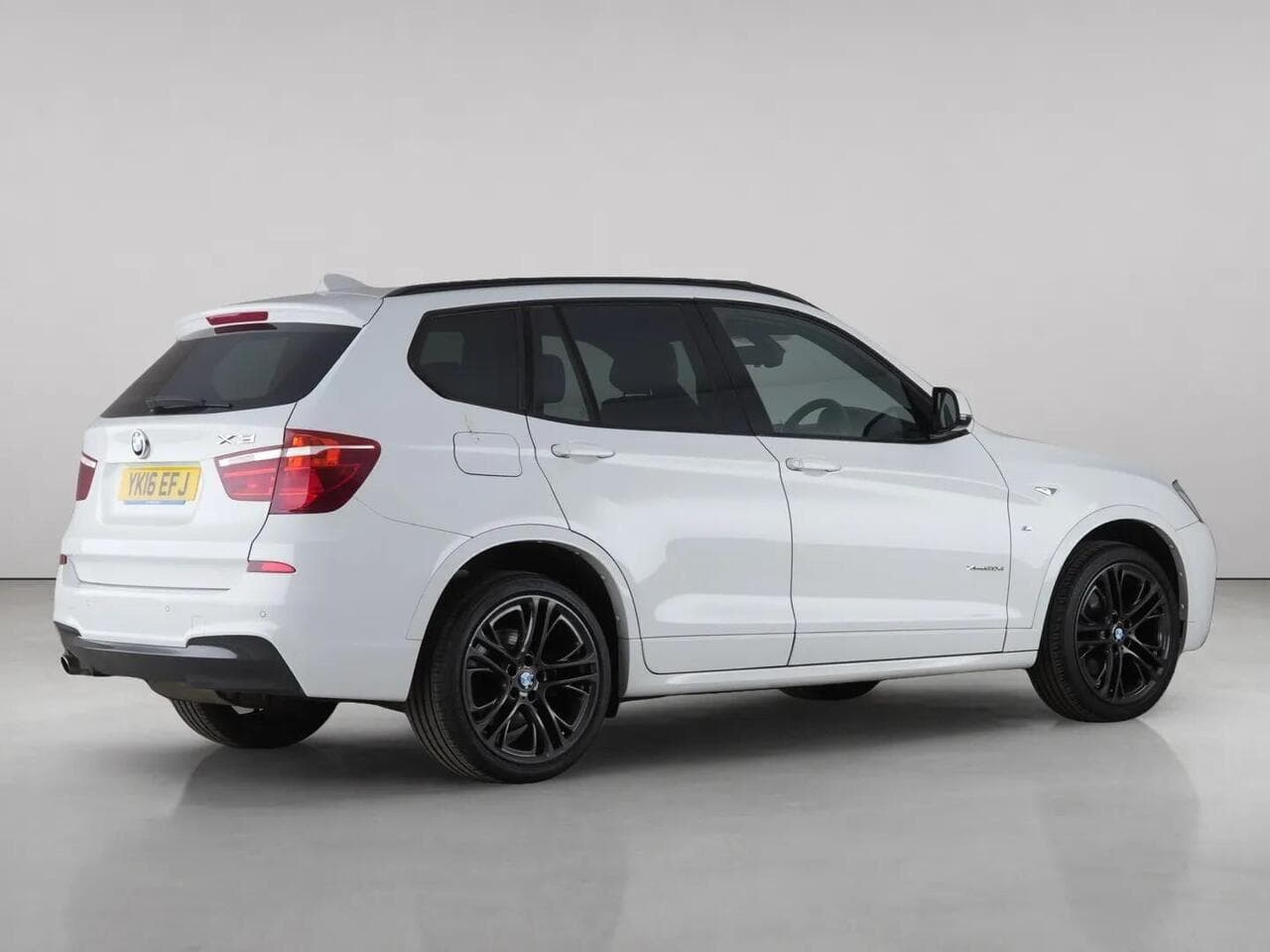 BMW iX3 thumbnail Rear Right