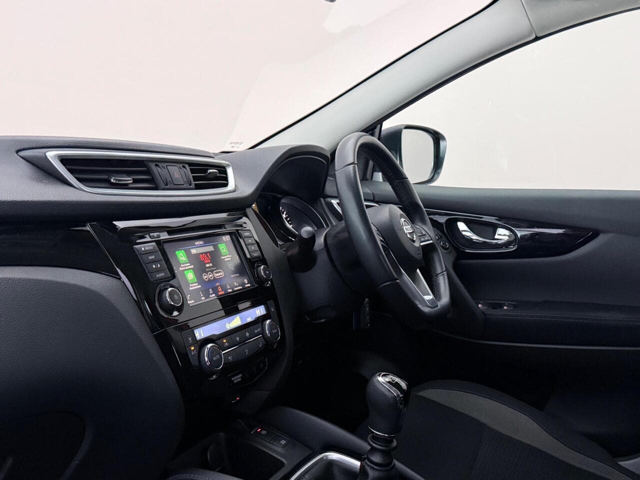 Nissan Qashqai thumbnail Interior Front