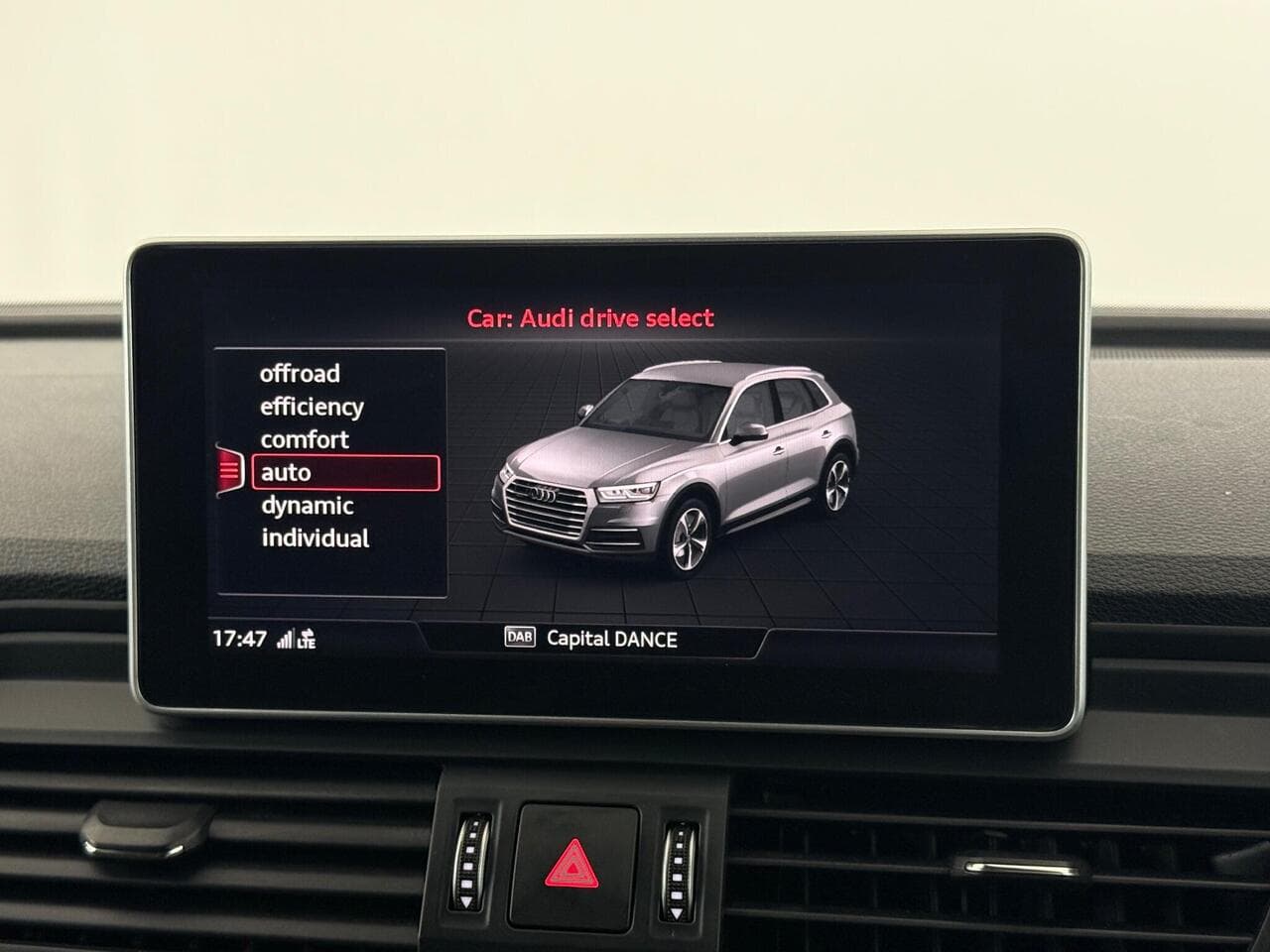 Audi Q5 thumbnail Infotainment System