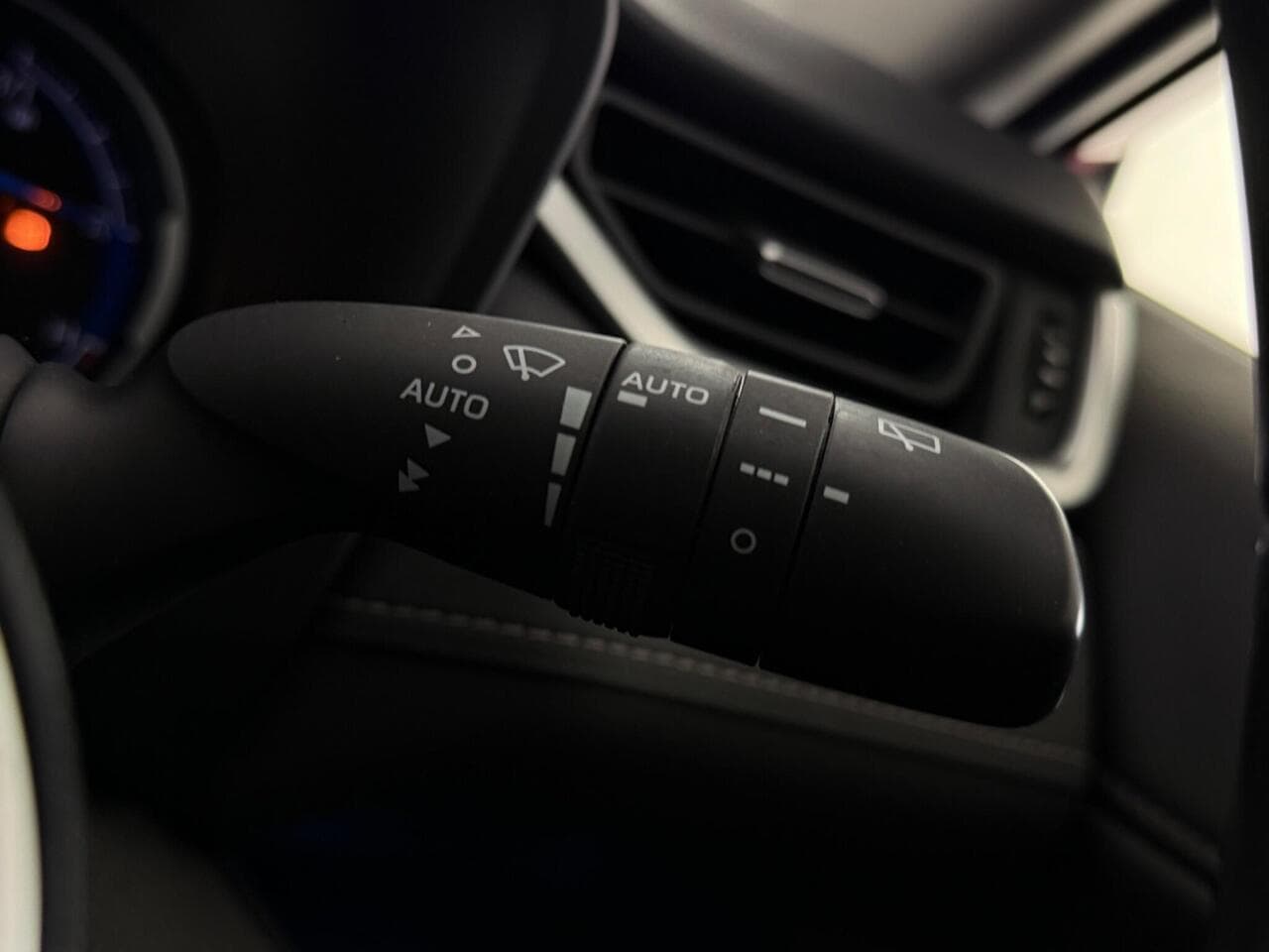 Toyota RAV4 thumbnail Misc Controls