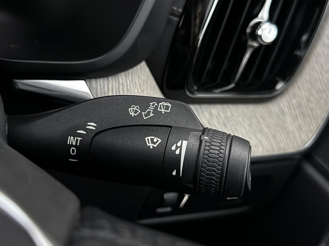 Volvo XC60 thumbnail Misc Controls