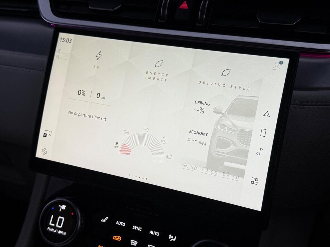 Jaguar F-PACE thumbnail Infotainment System