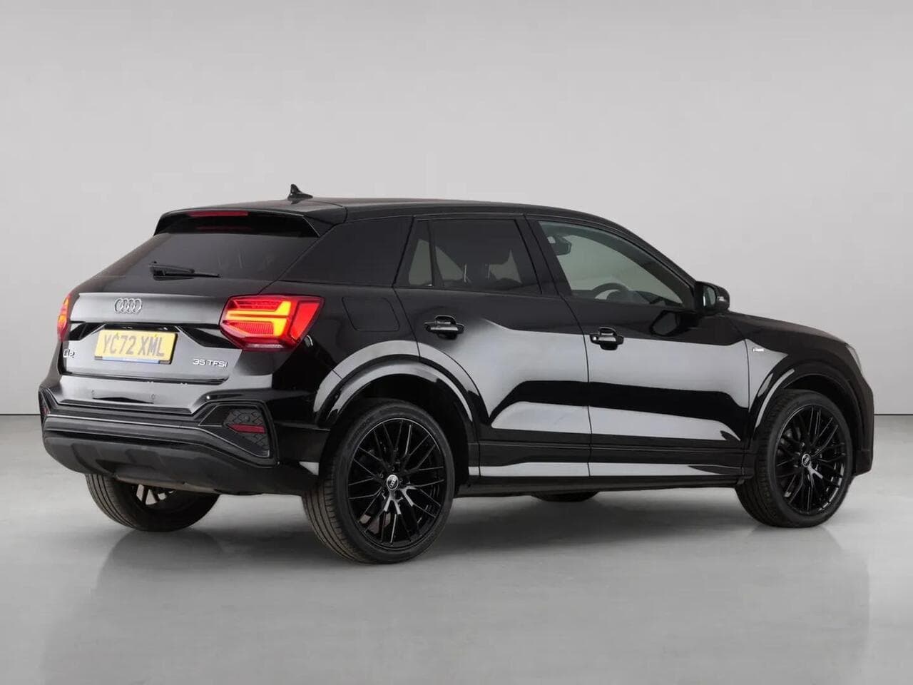 Audi Q2 thumbnail Rear Right
