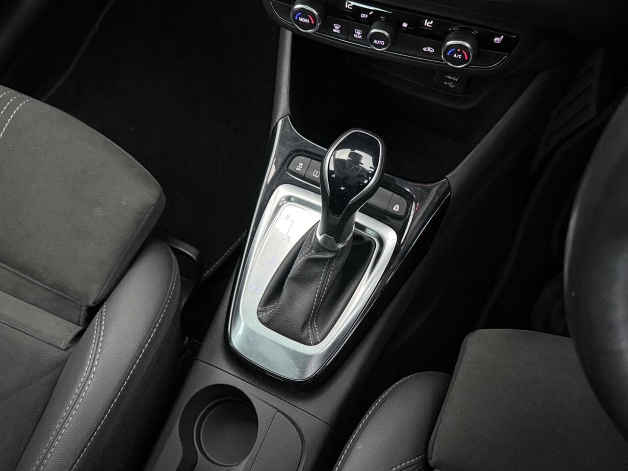 Vauxhall Crossland thumbnail Interior Front