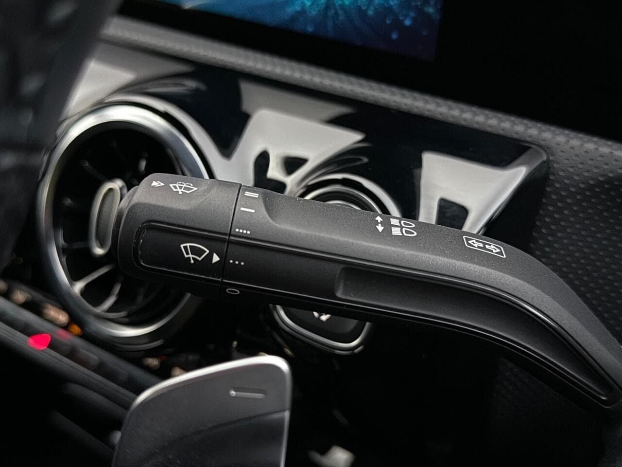 Mercedes-Benz CLA thumbnail Misc Controls