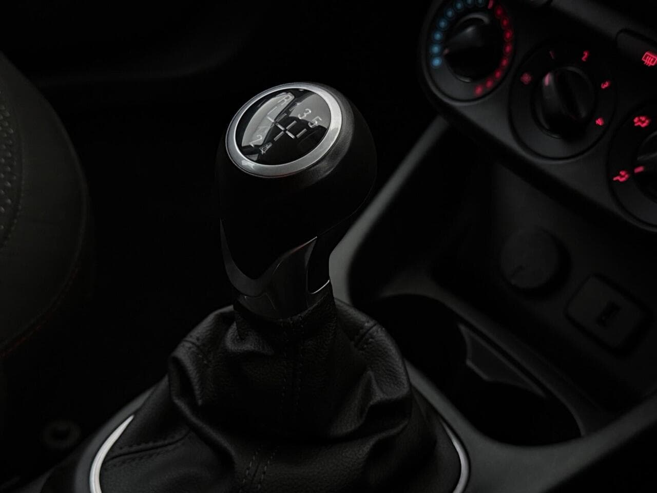 Vauxhall Corsa thumbnail Interior Front