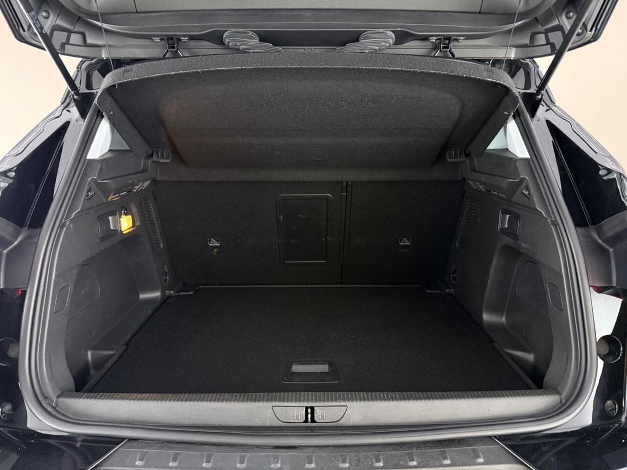 Vauxhall Grandland X thumbnail Boot