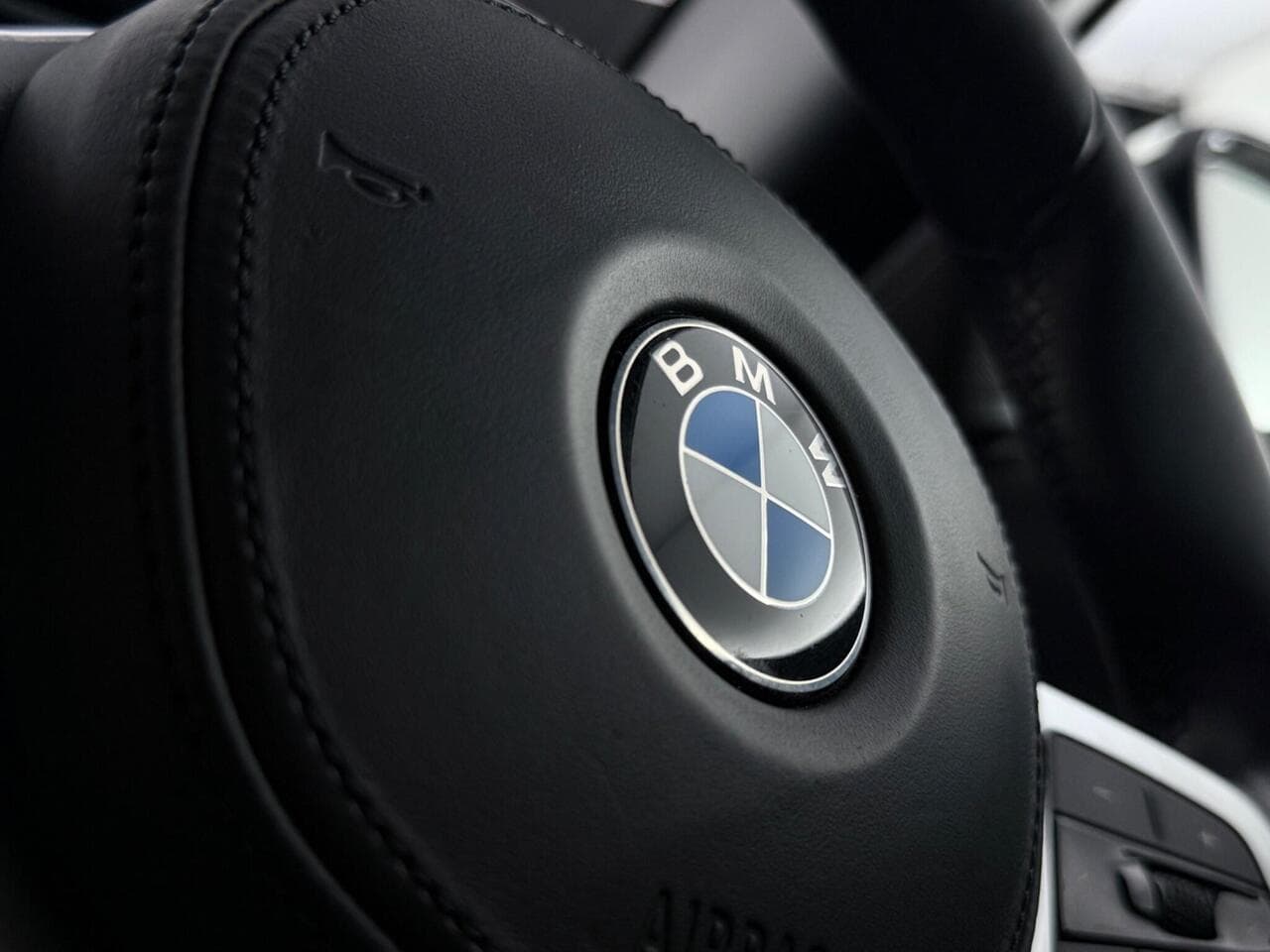 BMW Z4 thumbnail Steering Wheel