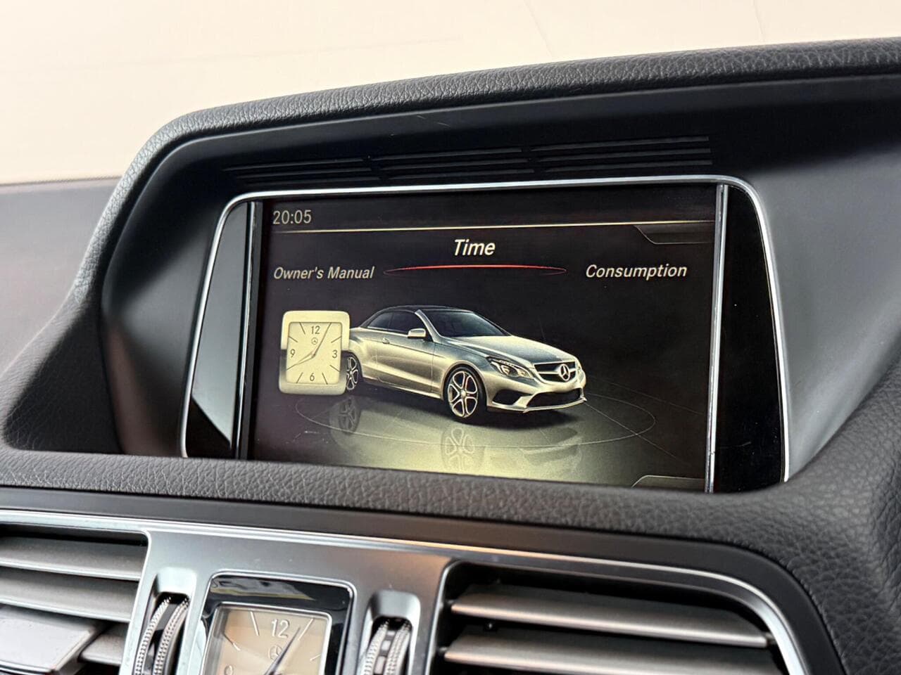 Mercedes-Benz E Class thumbnail Infotainment System