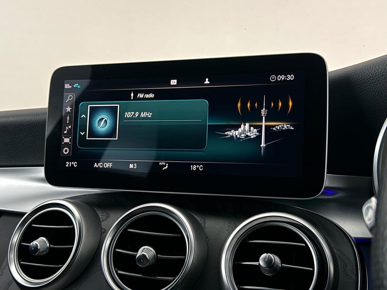 Mercedes-Benz C Class thumbnail Infotainment System