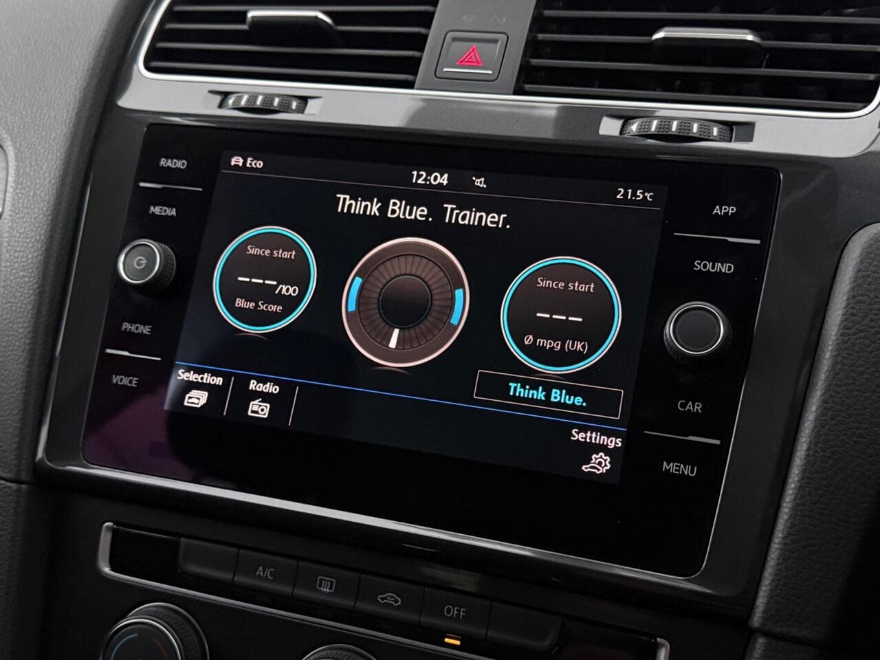 Volkswagen Golf thumbnail Infotainment System