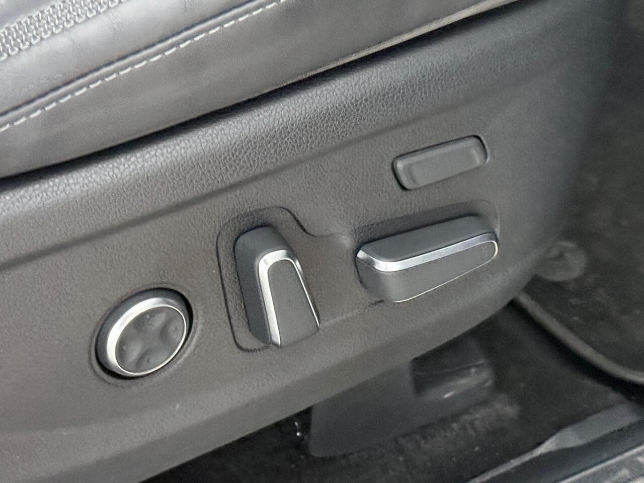 Hyundai Santa Fe thumbnail Misc Controls